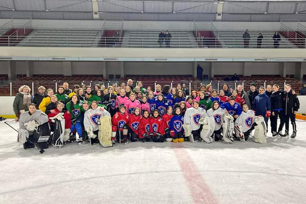 50 hockeyeuses à la patinoire
